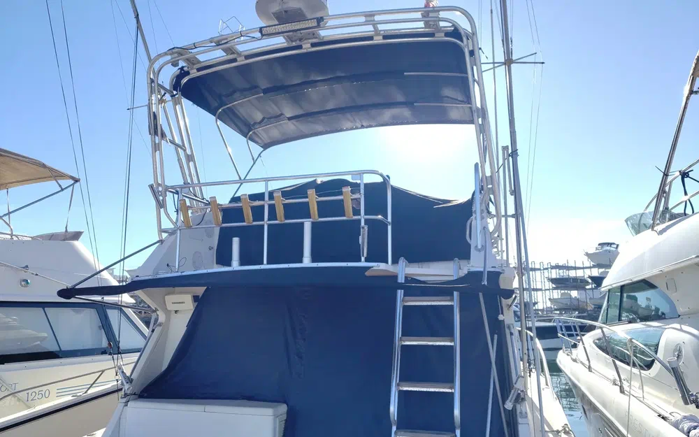 slider 4 Black Fin 38 Flybridge