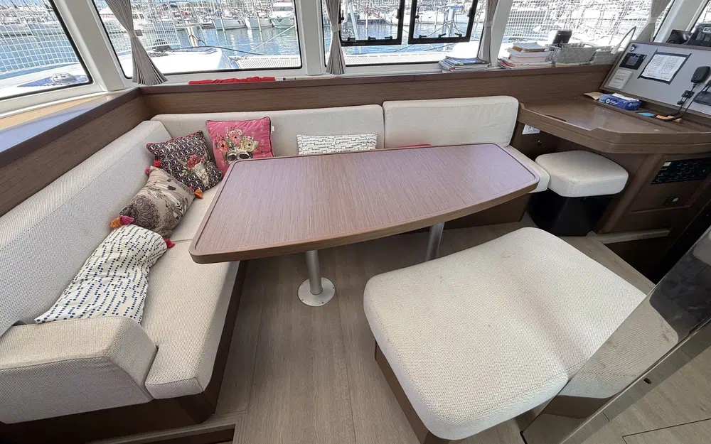 slider 22 Lagoon 42