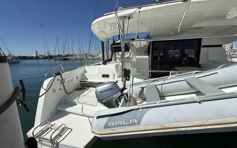 slider 4 Lagoon 42