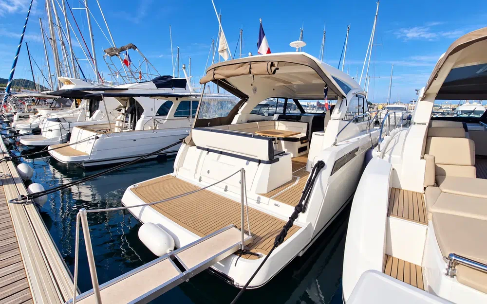 slider 0 Jeanneau Leader 33 Sportop