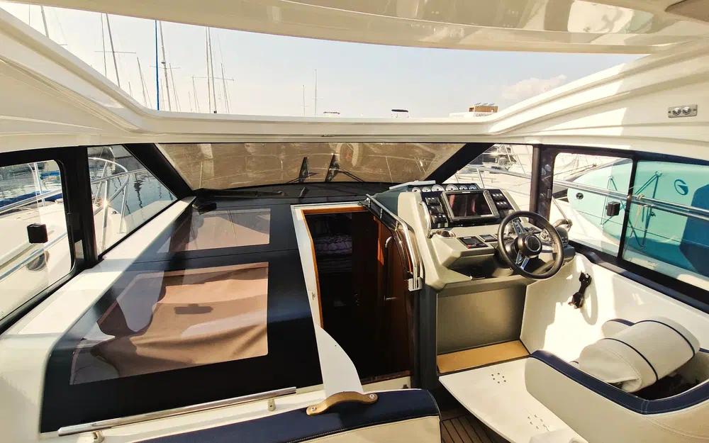 slider 7 Jeanneau Leader 33 Sportop