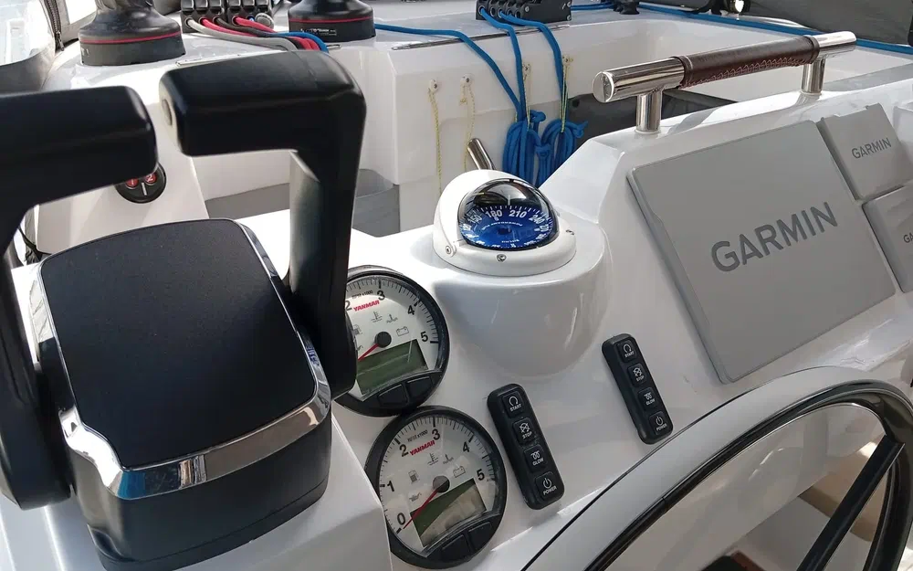 slider 6 Aventura Catamarans A37