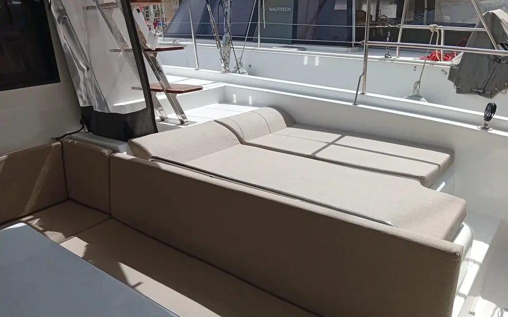 slider 8 Aventura Catamarans A37