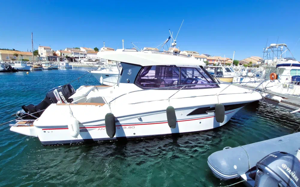 slider 1 Beneteau Antares 8.80 HB