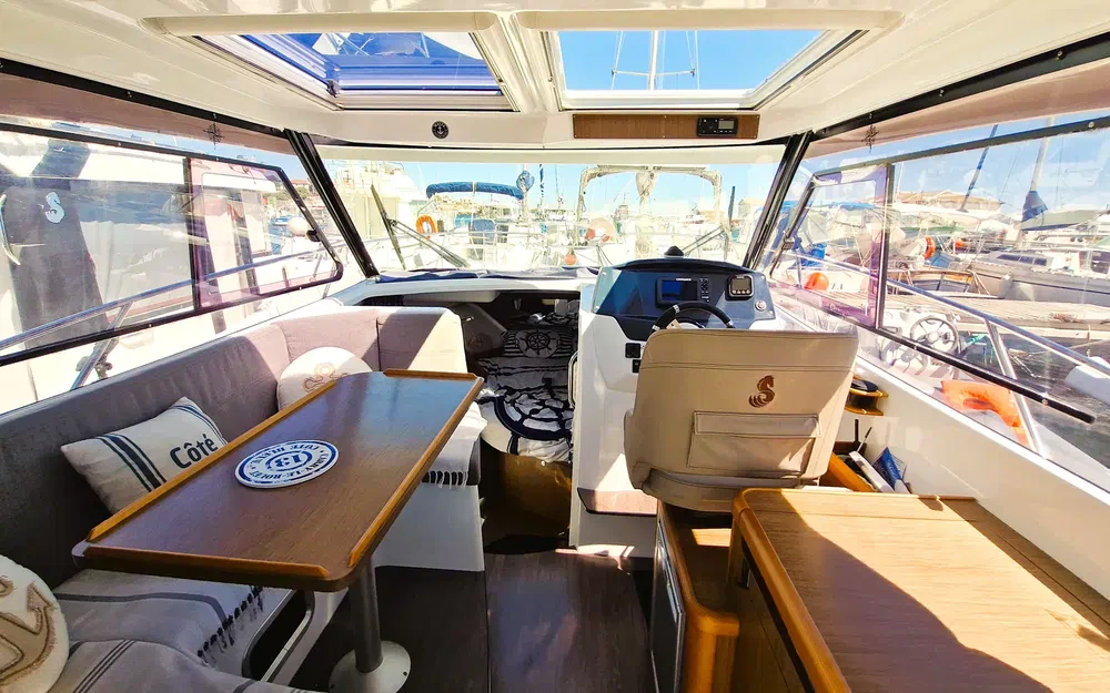 slider 3 Beneteau Antares 8.80 HB