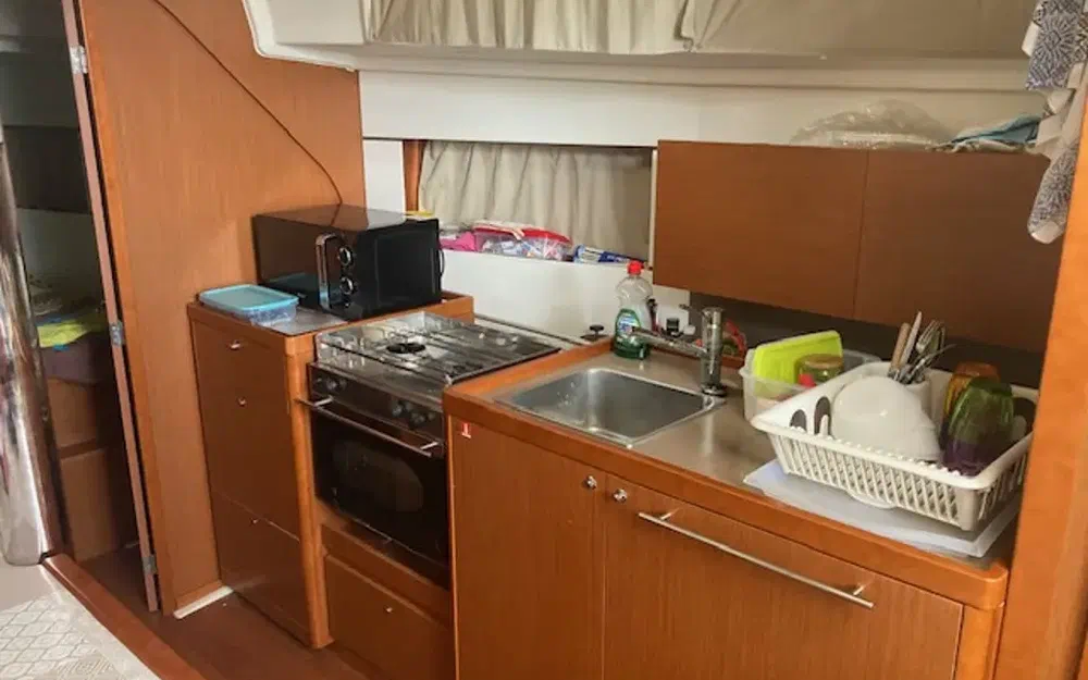 slider 9 Beneteau Oceanis 38