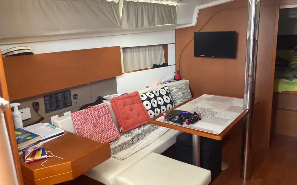 slider 11 Beneteau Oceanis 38