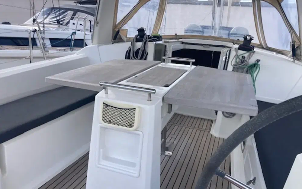 slider 5 Beneteau Oceanis 38