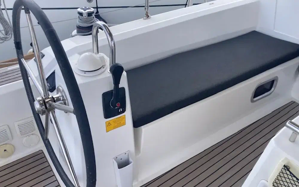 slider 6 Beneteau Oceanis 38