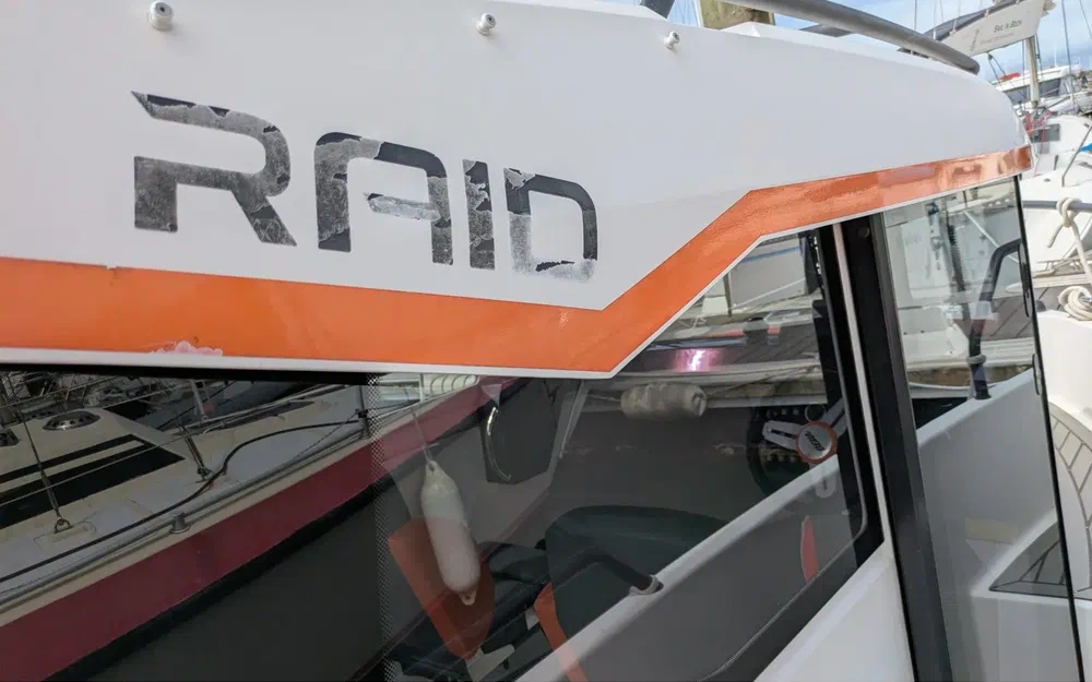 slider 5 Bella Boats 700 Raid