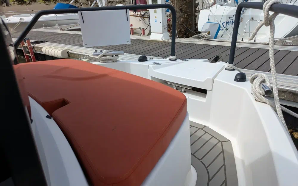 slider 8 Bella Boats 700 Raid