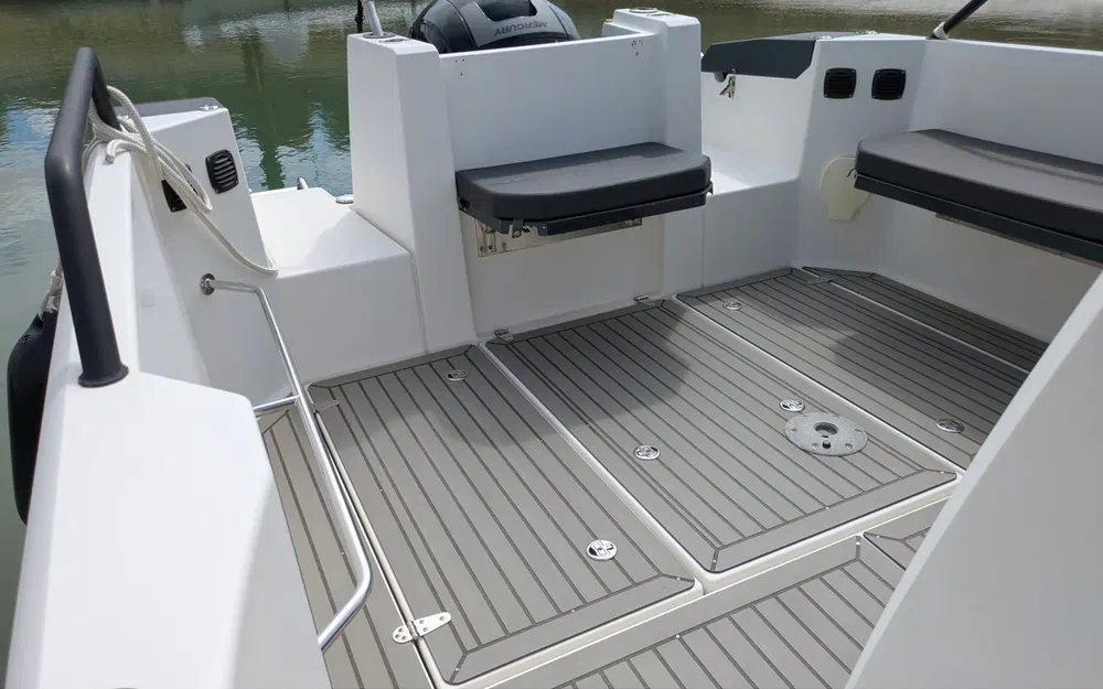 slider 3 Bella Boats 700 Raid