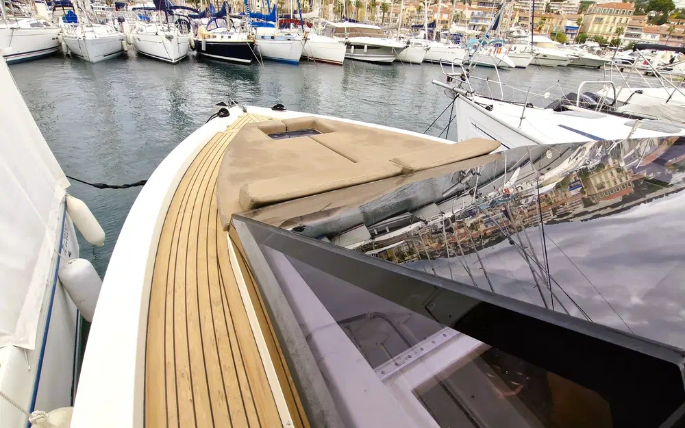 slider 3 De Antonio Yachts D33 Cruiser