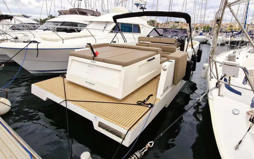 slider 0 De Antonio Yachts D33 Cruiser