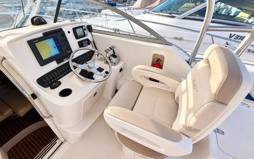 slider 11 Boston Whaler 305 Conquest