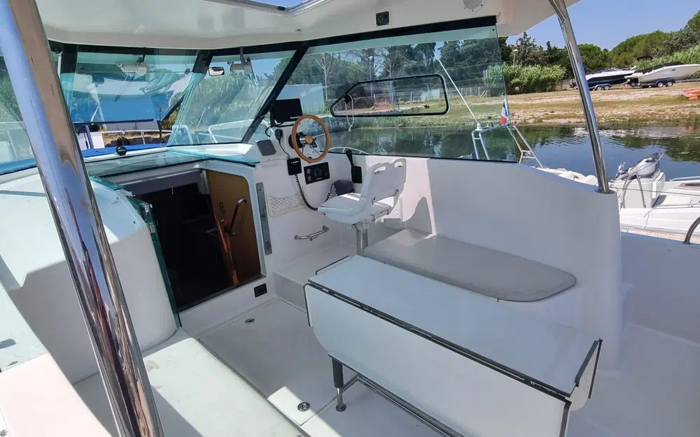 slider 8 Delphia 1050 Escape
