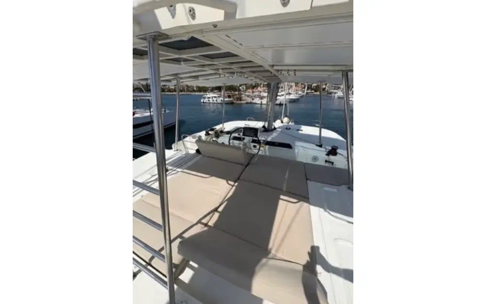 slider 4 Lagoon 46