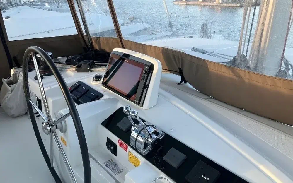 slider 6 Lagoon 46