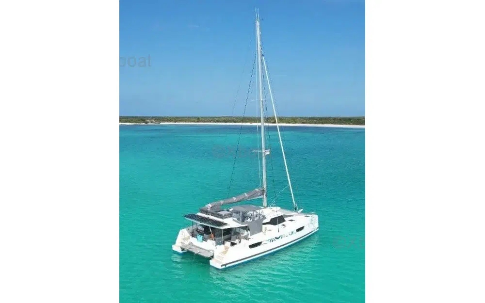 slider 1 Fountaine Pajot Elba 45