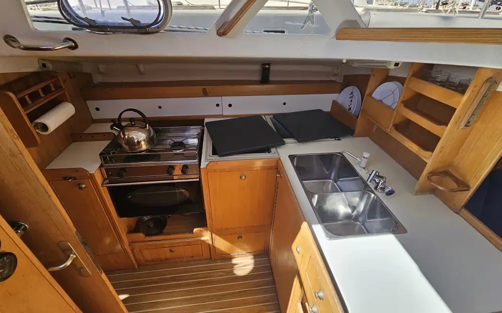 slider 12 JFA Petrel 42