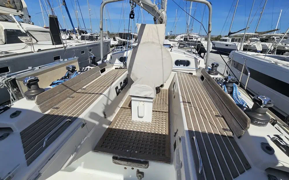 slider 6 JFA Petrel 42