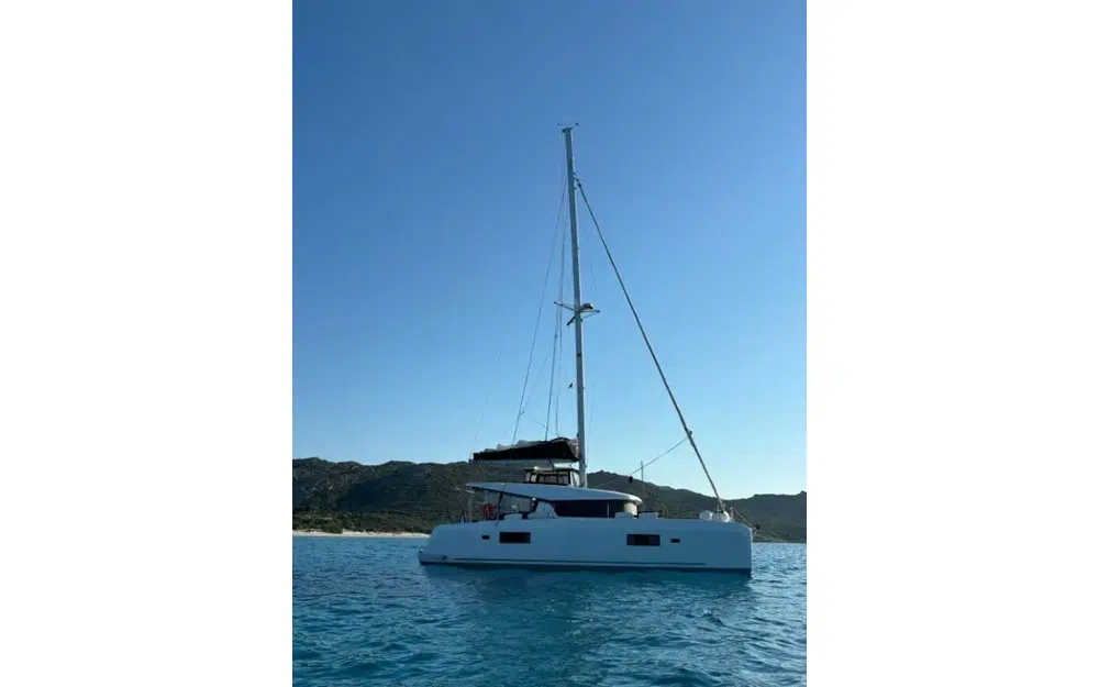 slider 1 Lagoon 42