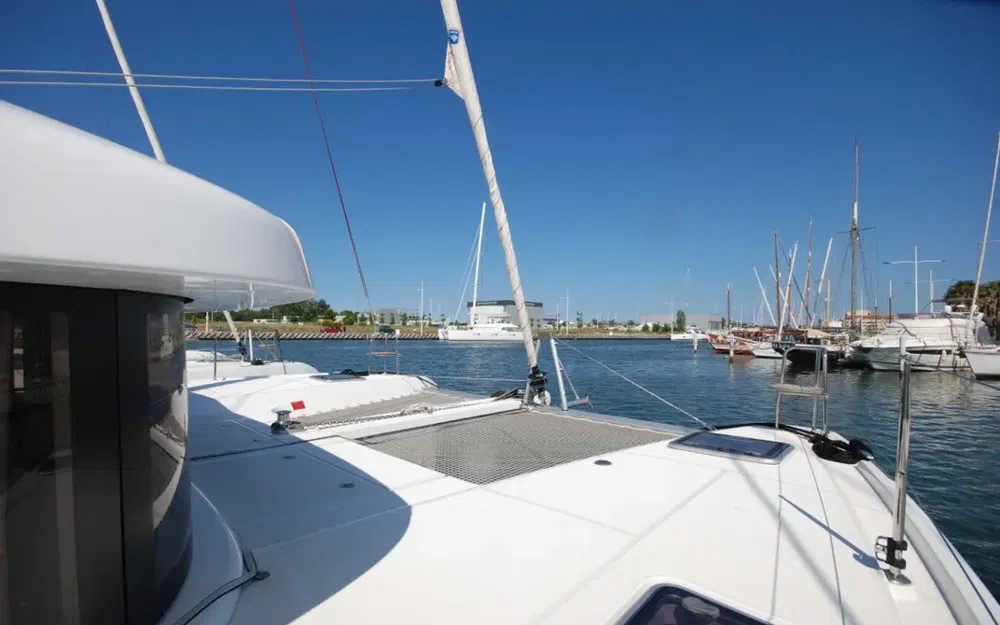 slider 4 Lagoon 42