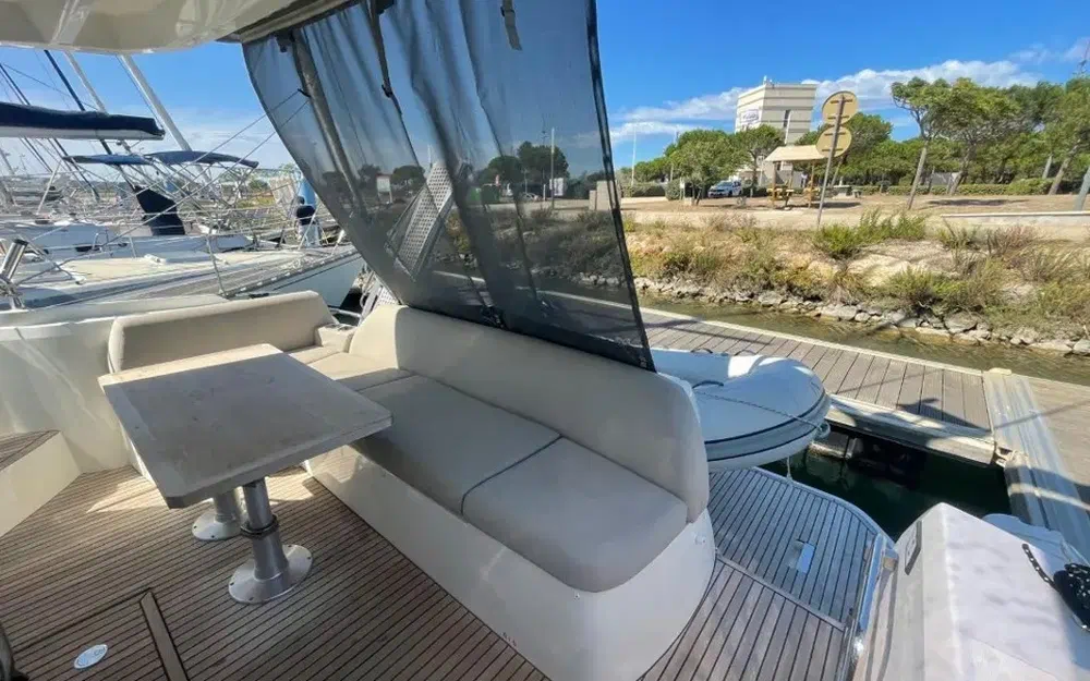 slider 2 Prestige Yachts 420 Fly