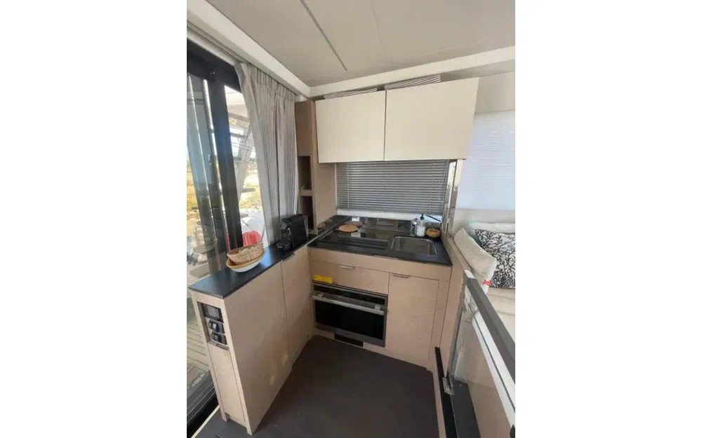 slider 3 Prestige Yachts 420 Fly