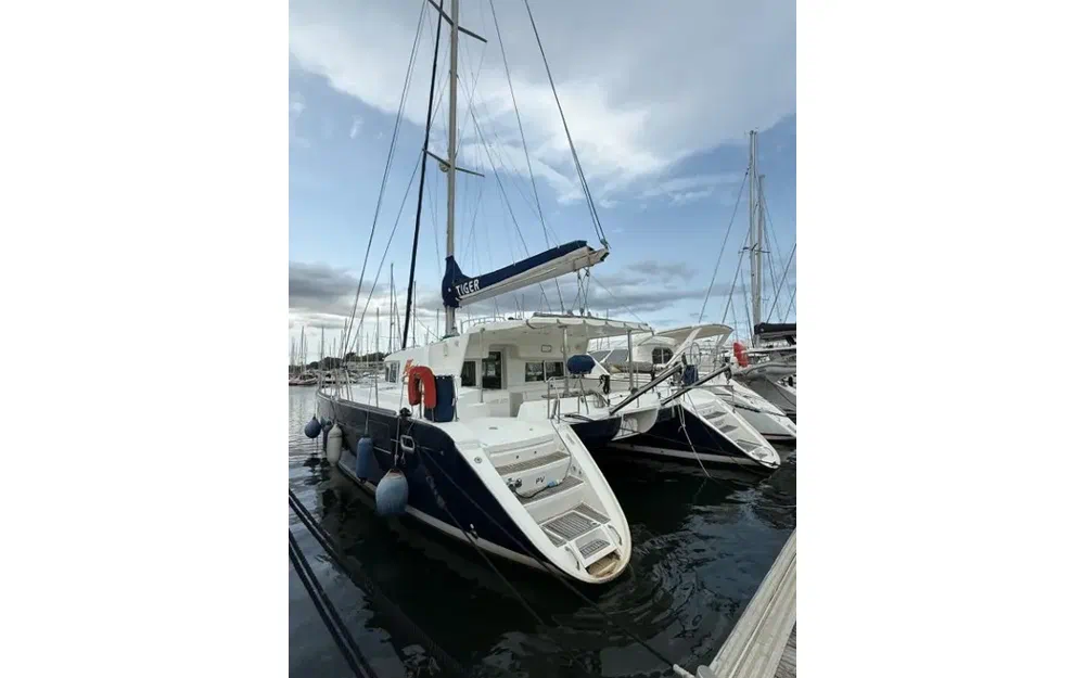slider 1 Lagoon 440