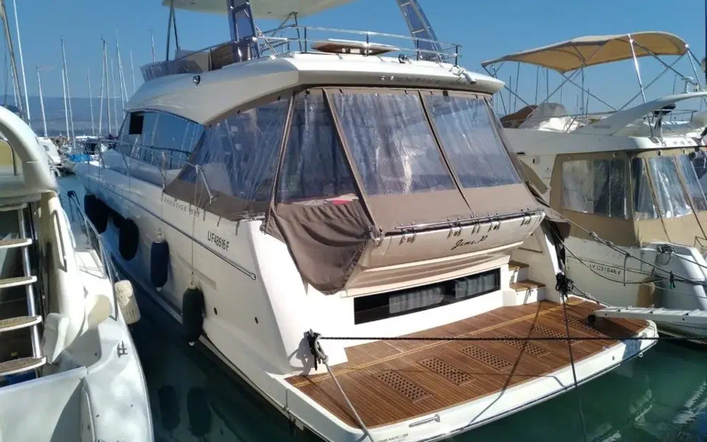 slider 1 Prestige Yachts 550
