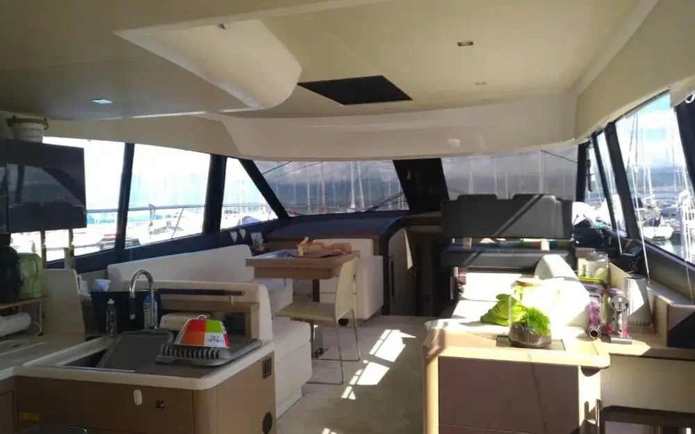 slider 3 Prestige Yachts 550