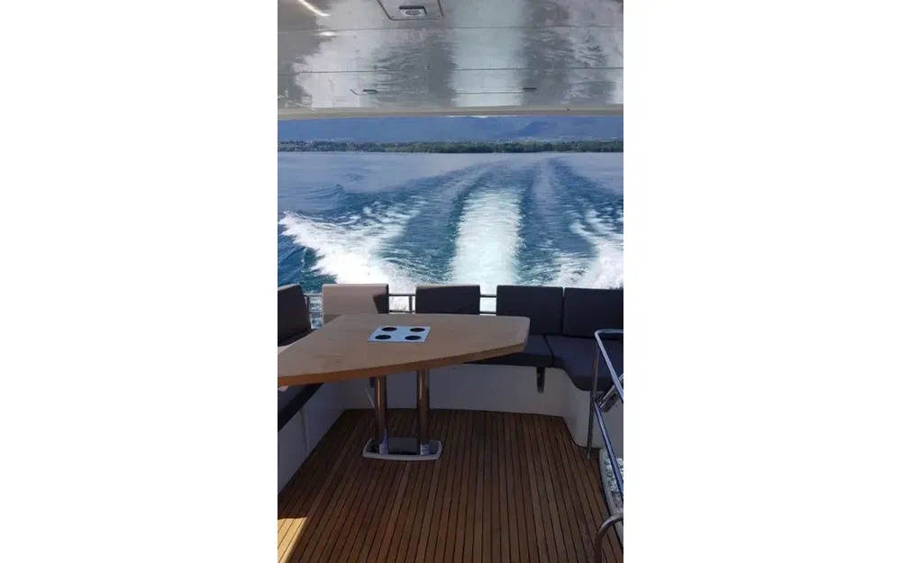 slider 7 Prestige Yachts 550