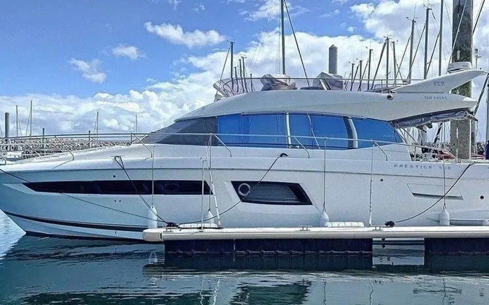 slider 0 Prestige Yachts 500 Fly