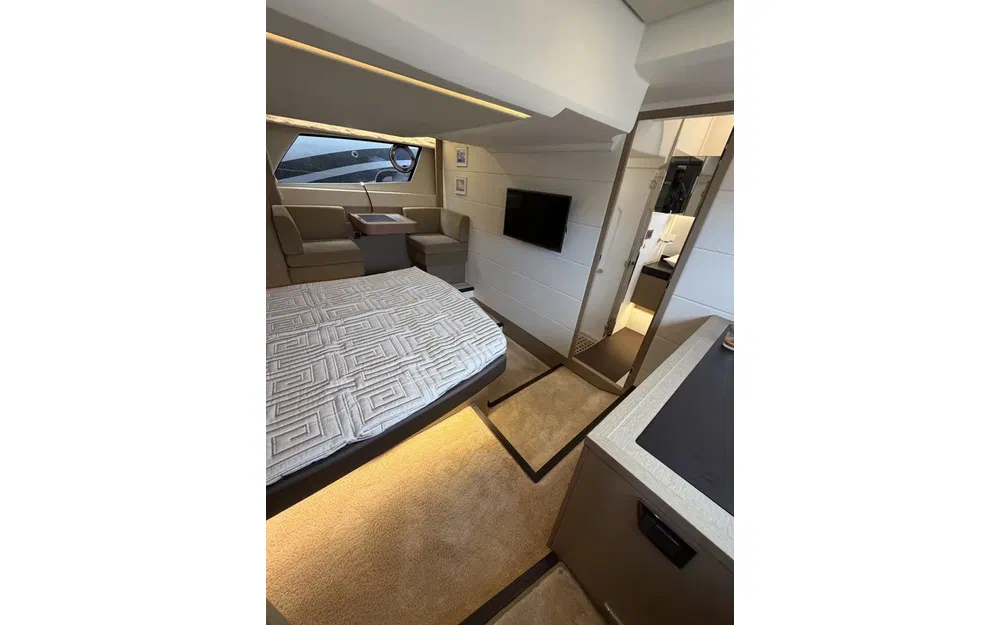 slider 9 Prestige Yachts 500 Fly