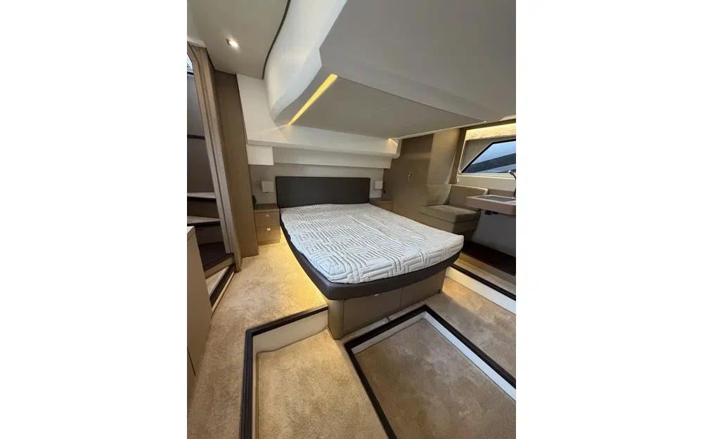 slider 10 Prestige Yachts 500 Fly
