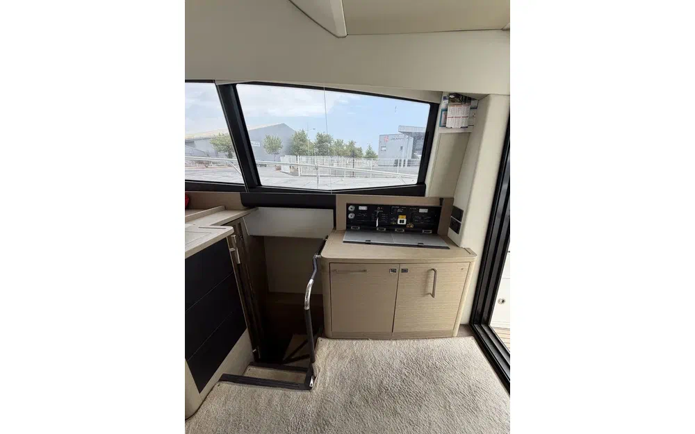 slider 12 Prestige Yachts 500 Fly