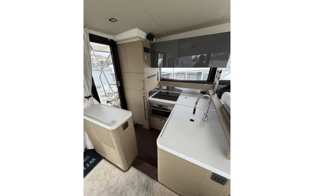 slider 14 Prestige Yachts 500 Fly