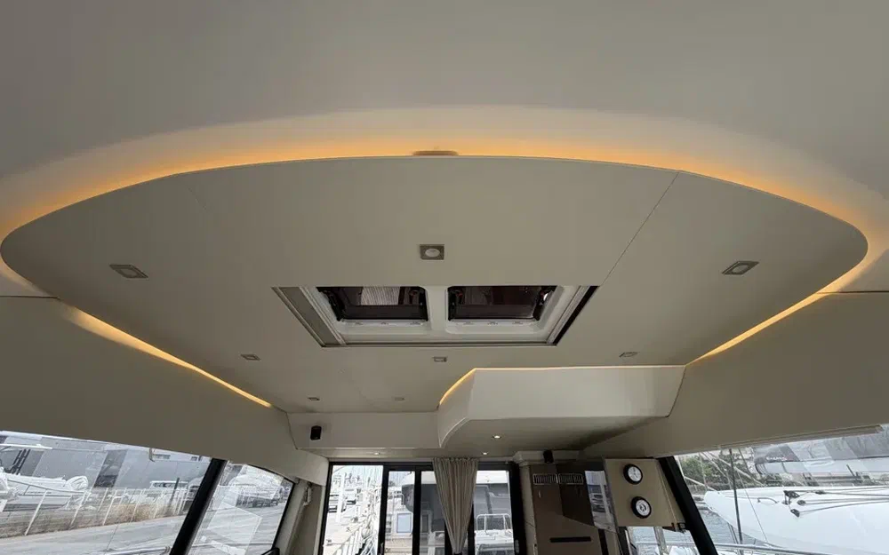 slider 2 Prestige Yachts 500 Fly
