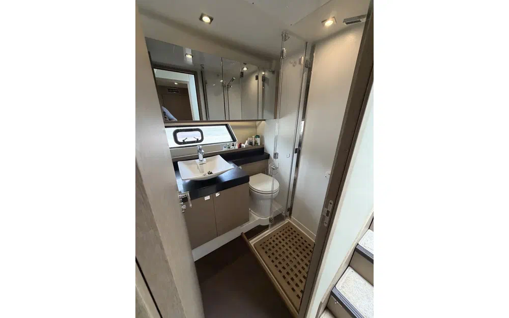 slider 4 Prestige Yachts 500 Fly