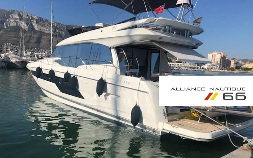 slider 0 Prestige Yachts 590 Fly