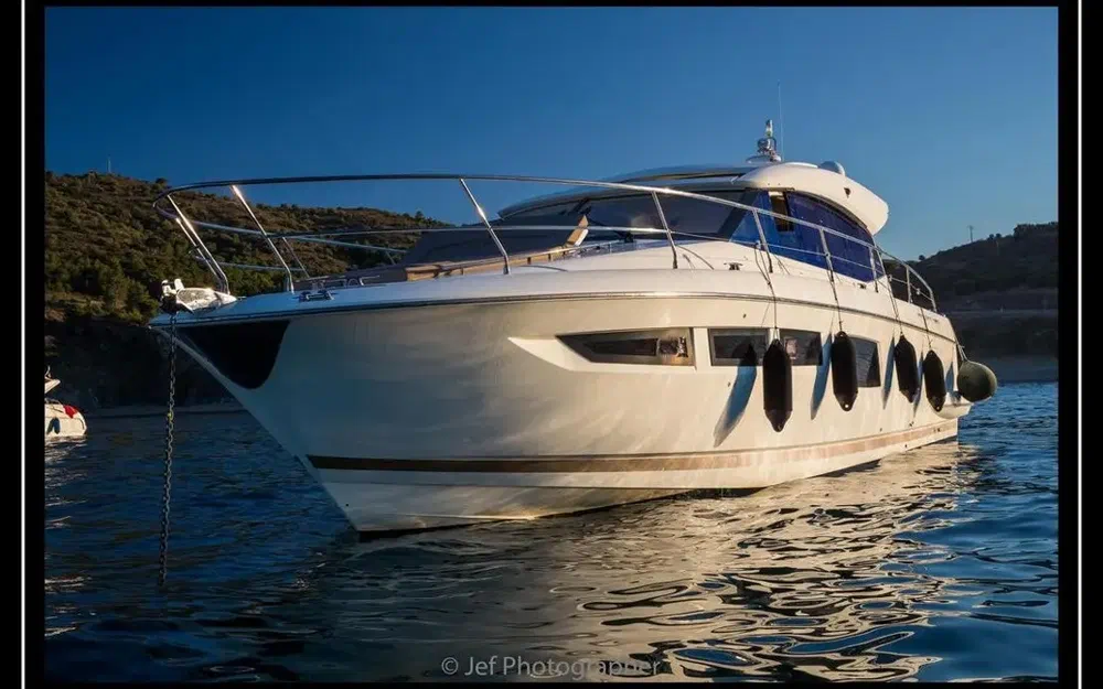 slider 0 Prestige Yachts 500 S