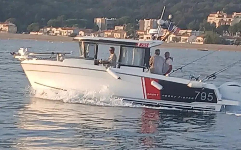 slider 4 Jeanneau Merry Fisher 795 Sport Serie 2