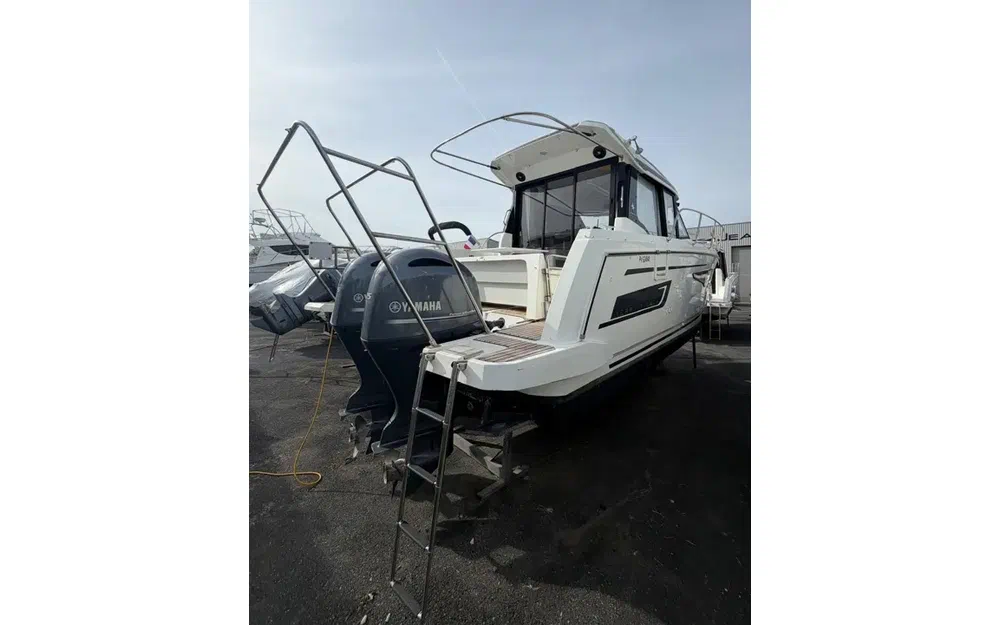 slider 0 Jeanneau Merry Fisher 895