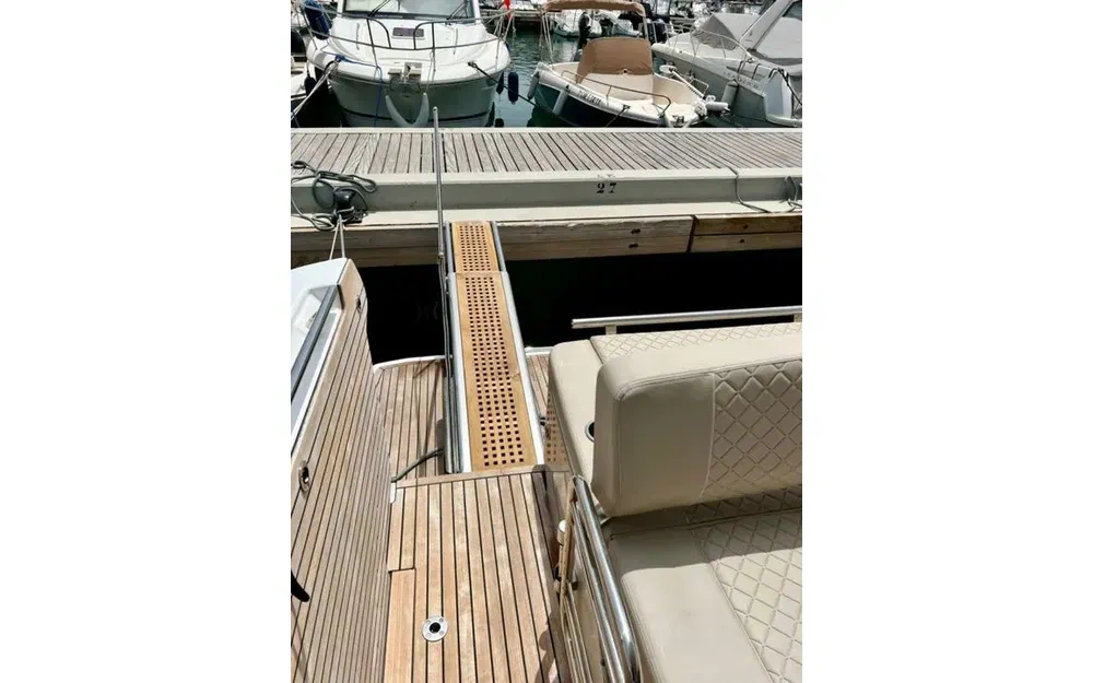 slider 11 Jeanneau DB 43