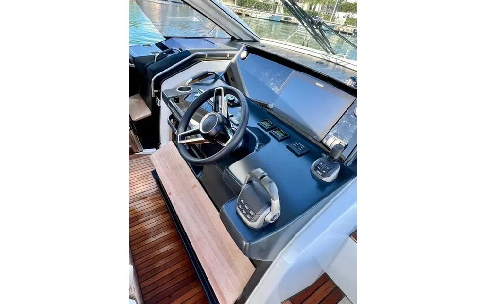 slider 4 Jeanneau DB 43