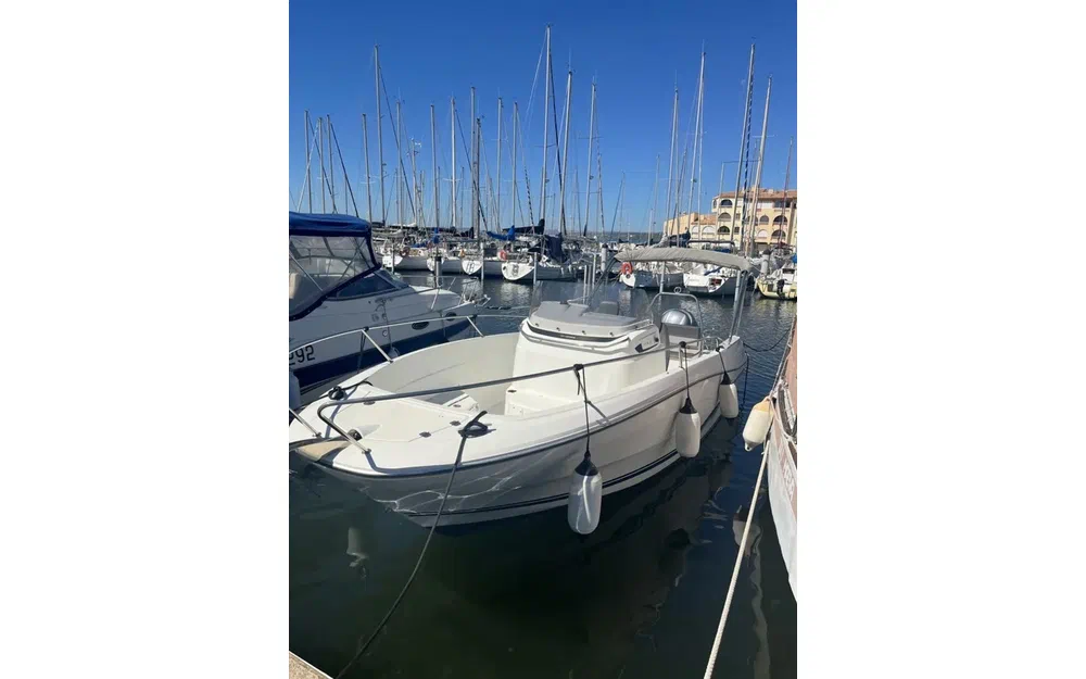 slider 1 Jeanneau Cap Camarat 7.5 CC Serie 2