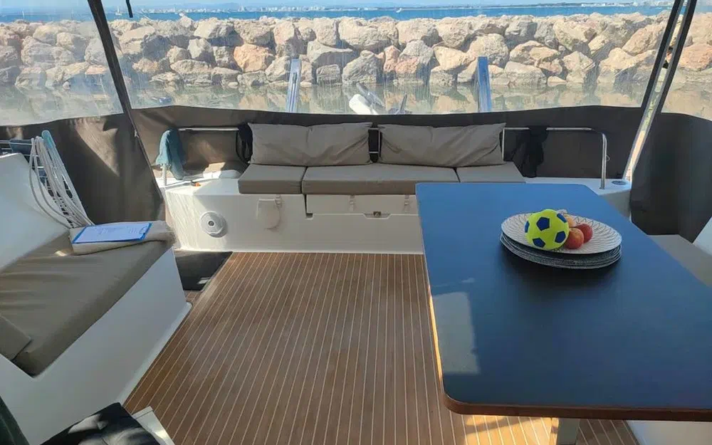 slider 13 Fountaine Pajot Lucia 40