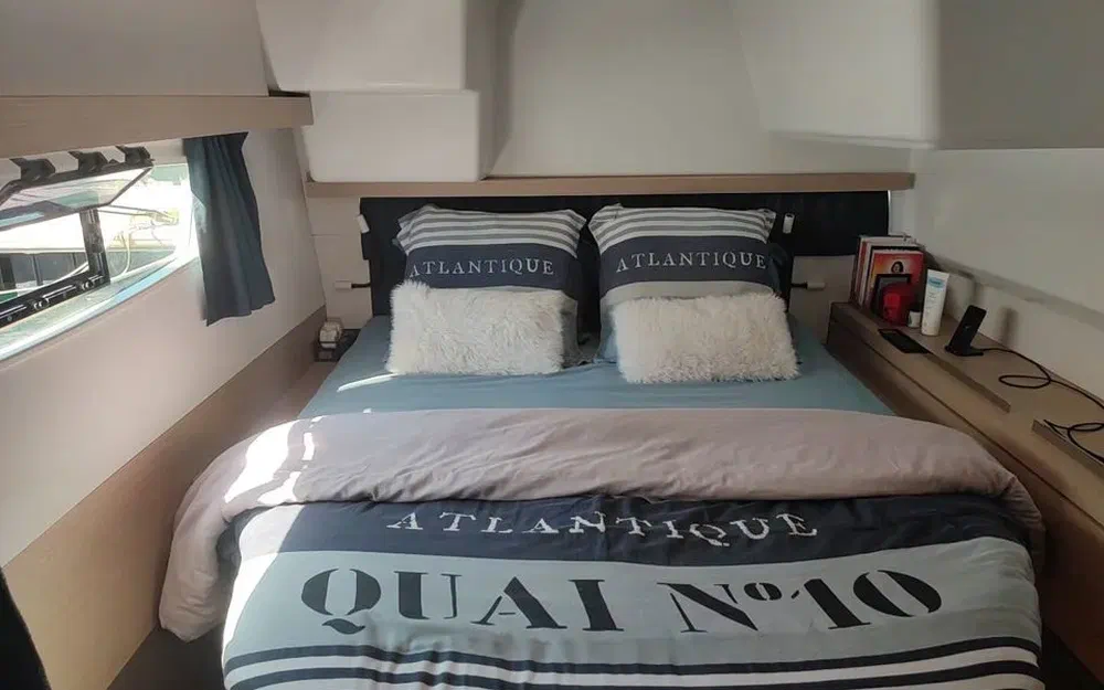 slider 16 Fountaine Pajot Lucia 40