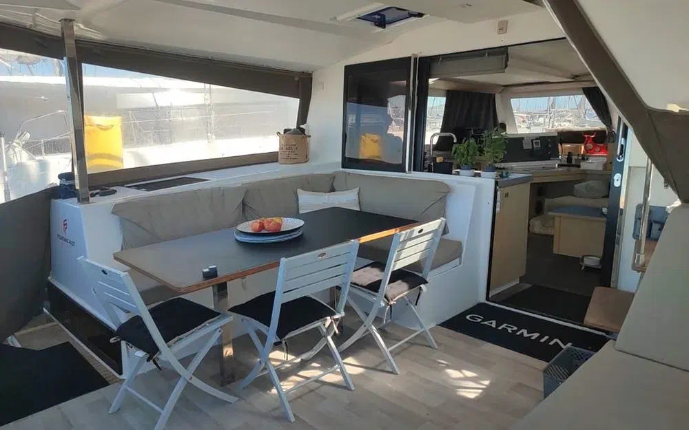 slider 1 Fountaine Pajot Lucia 40